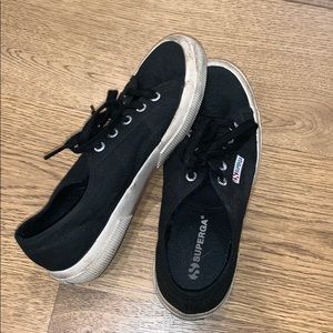 Black supergas